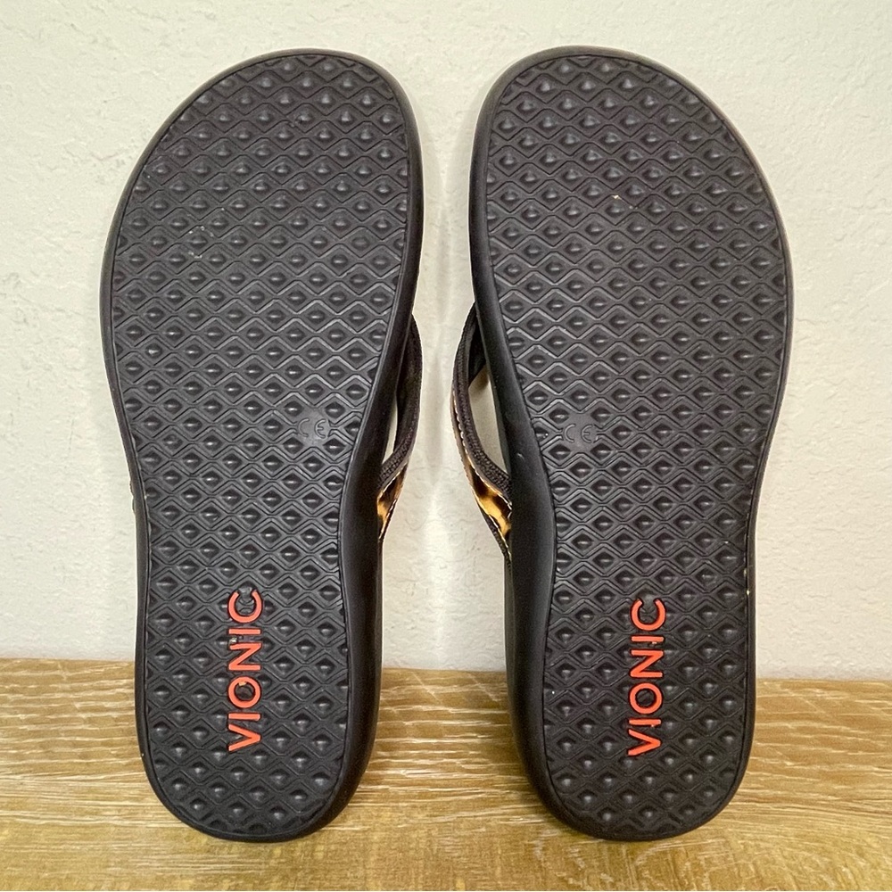 Vionic Tide II Size 8 Leopard Cheetah Print Thong Flip Flop Patent Leather - Picture 2 of 9